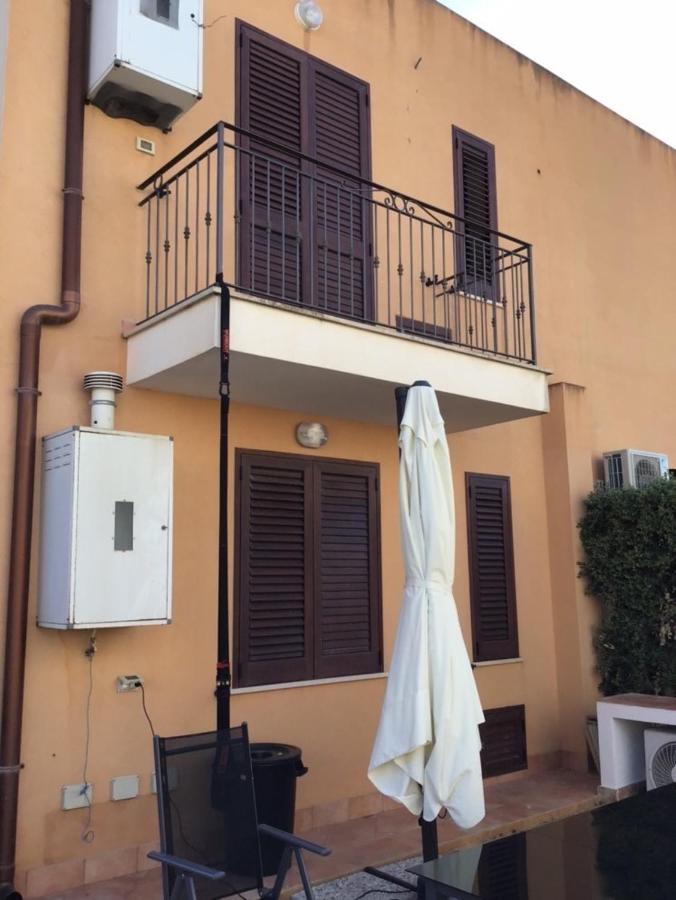 Sebastiano. Appartamento A 1,2 Km Dallo Stagnone Marsala Bagian luar foto